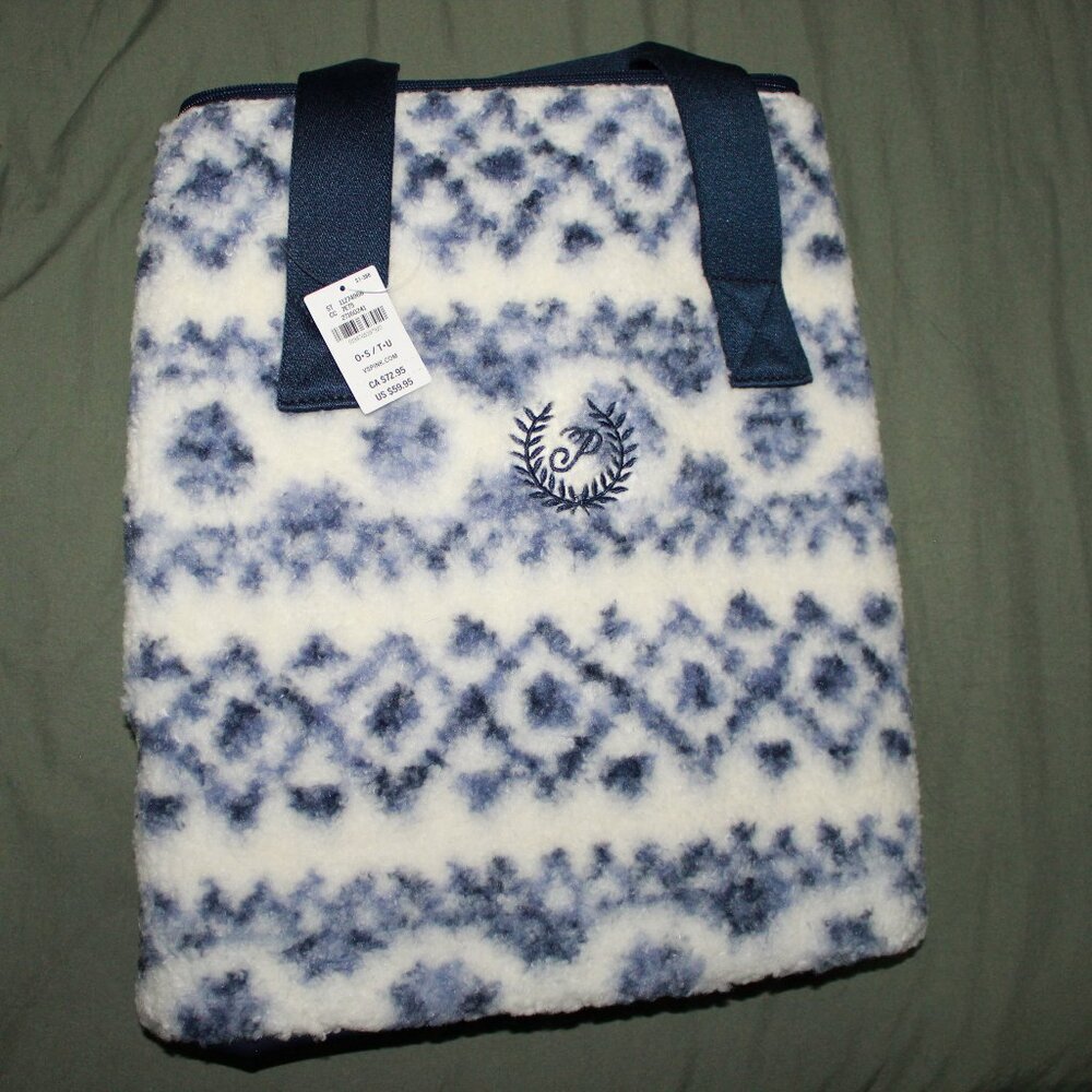 NWT Victoria's Secret Women's Cozy Sherpa Plush Fair Isle Weekender Bag - Picture 2 of 8
